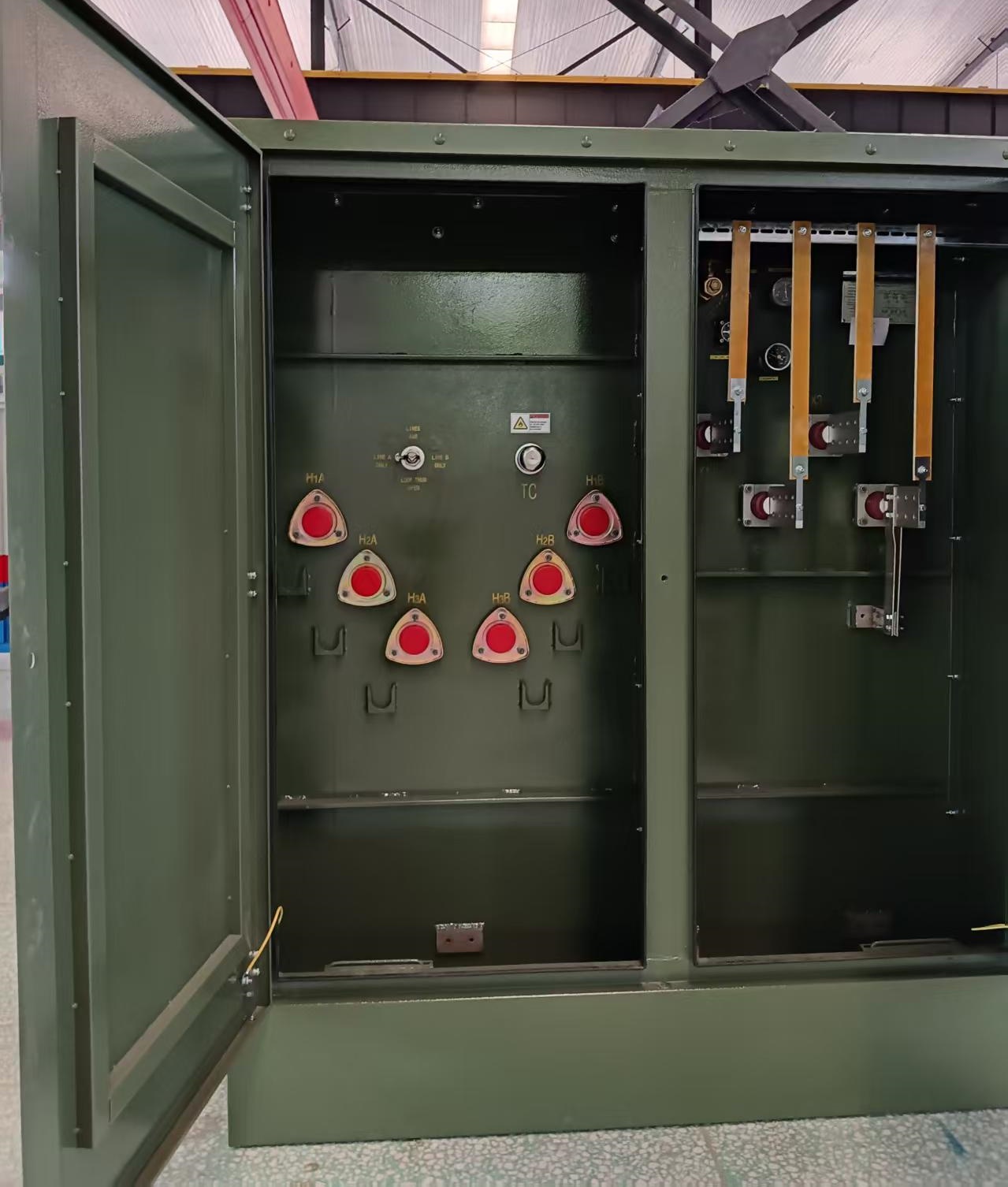 2000kVA Loop Feed 6.9kV Pad Mounted transformer3